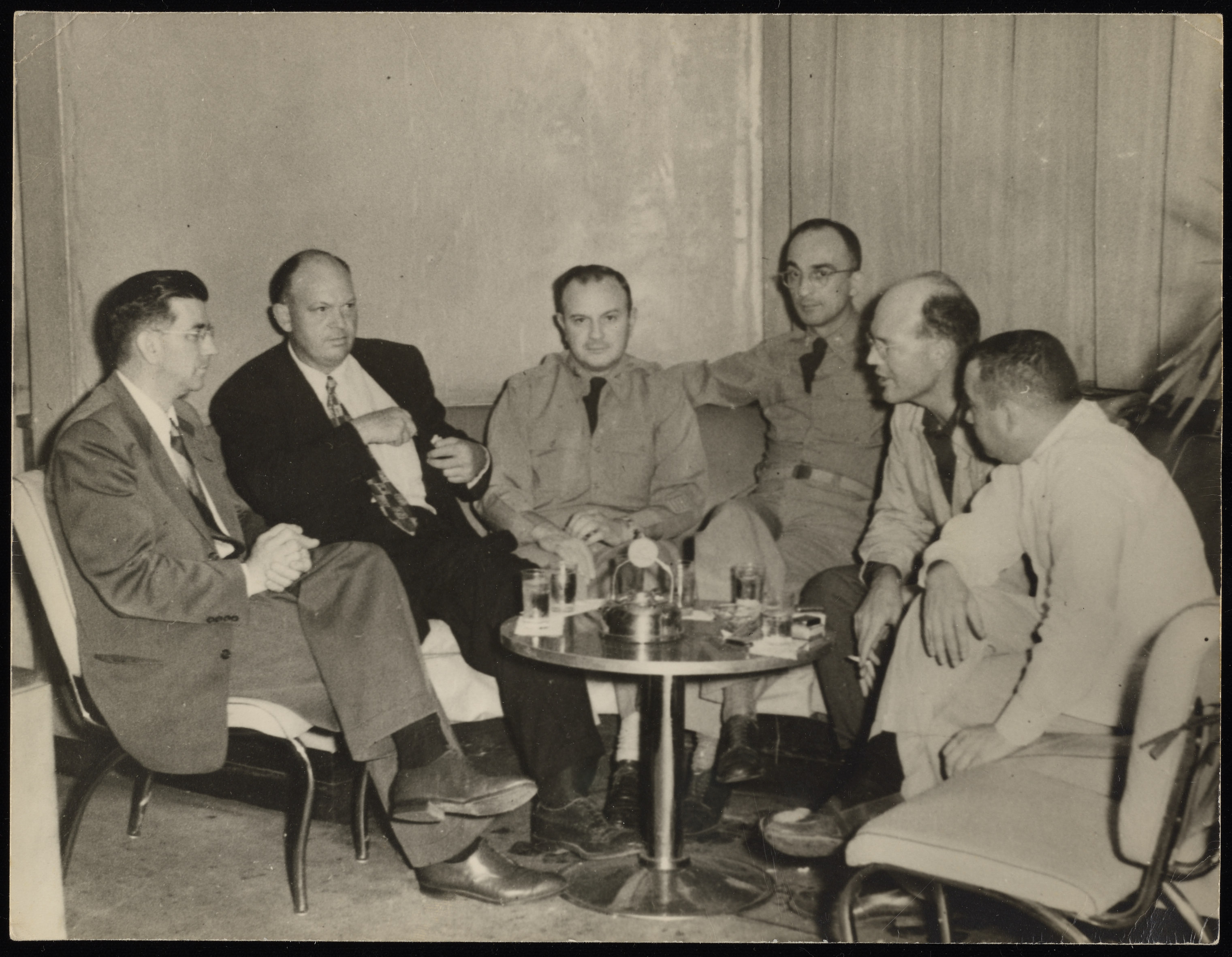 Image of WA meeting with medical and military personnel in Korea